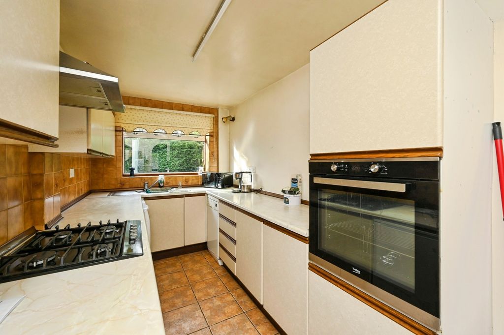 Property photo 3 of 20 Kitchen