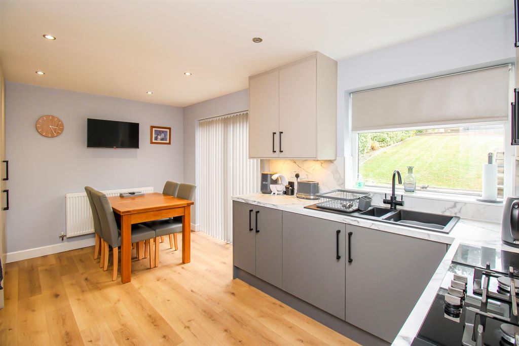 Property photo 3 of 10 Kitchen/Diner