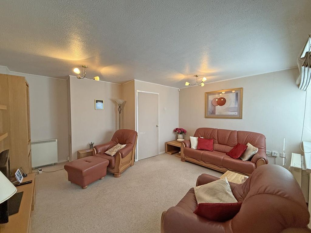 Property photo 2 of 16 Dayton Close 33 - Lounge Front.Jpg