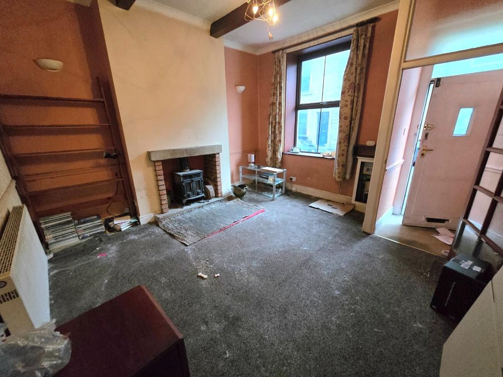 Property photo 2 of 12 Lounge