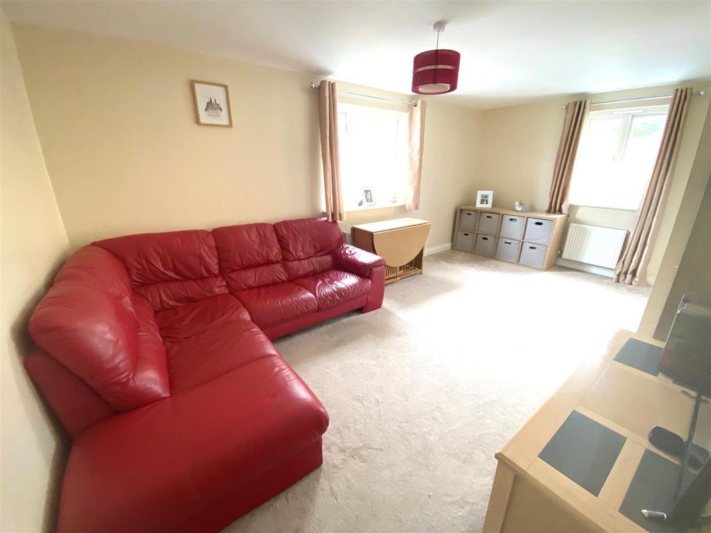 Property photo 3 of 8