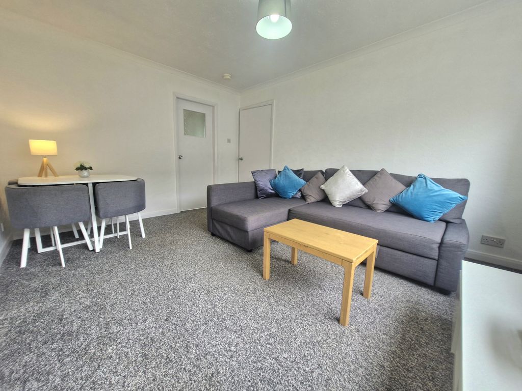 Property photo 2 of 9 Lounge