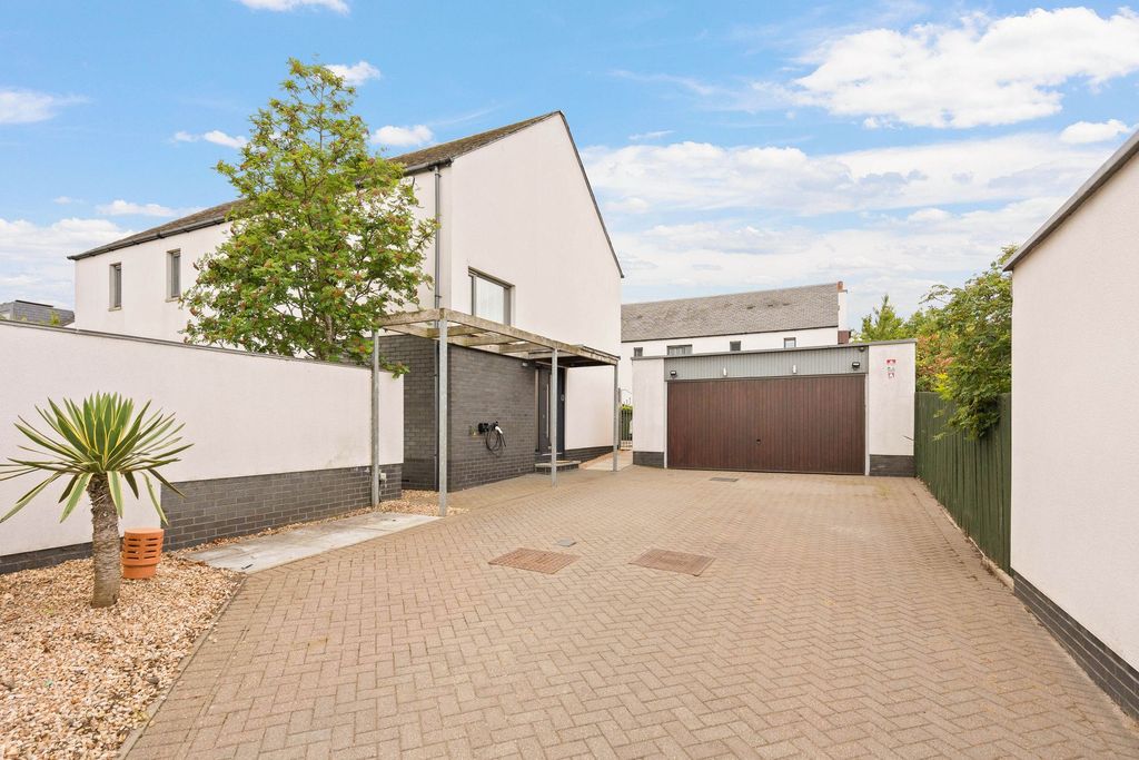 Property photo 2 of 39 4