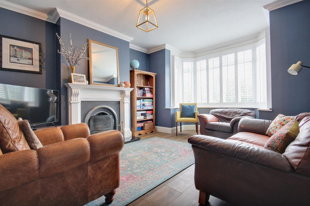 Property photo 3 of 18 Longcroft Park (7).Jpg