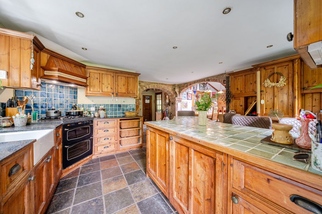 Property photo 2 of 14
