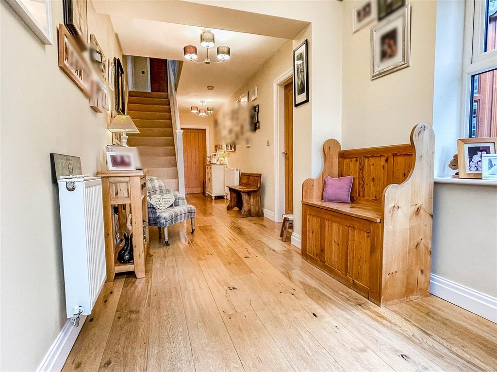 Property photo 2 of 42 Entrance Hall