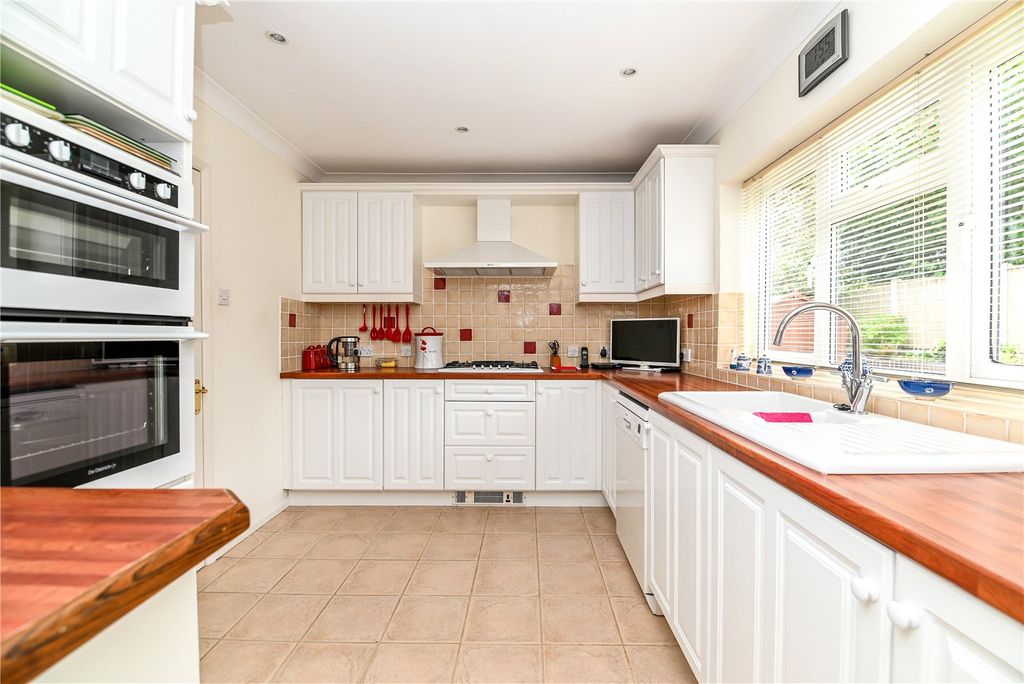 Property photo 2 of 22 Picture No. 18