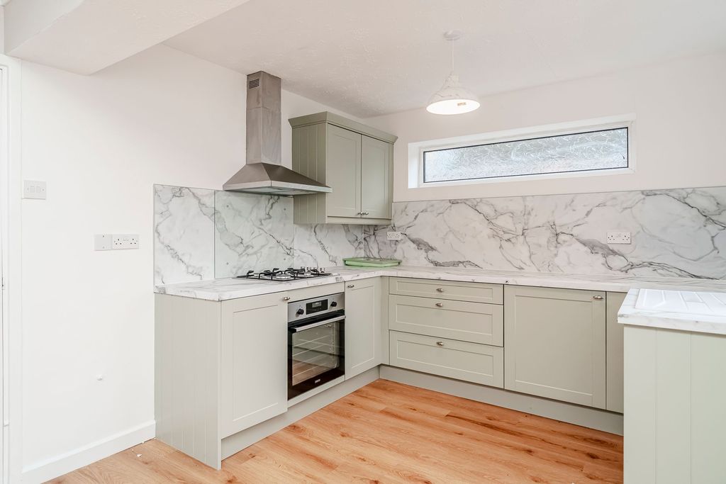 Property photo 2 of 26