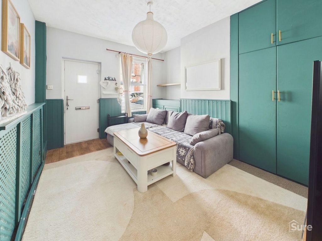 Property photo 2 of 8 Lounge