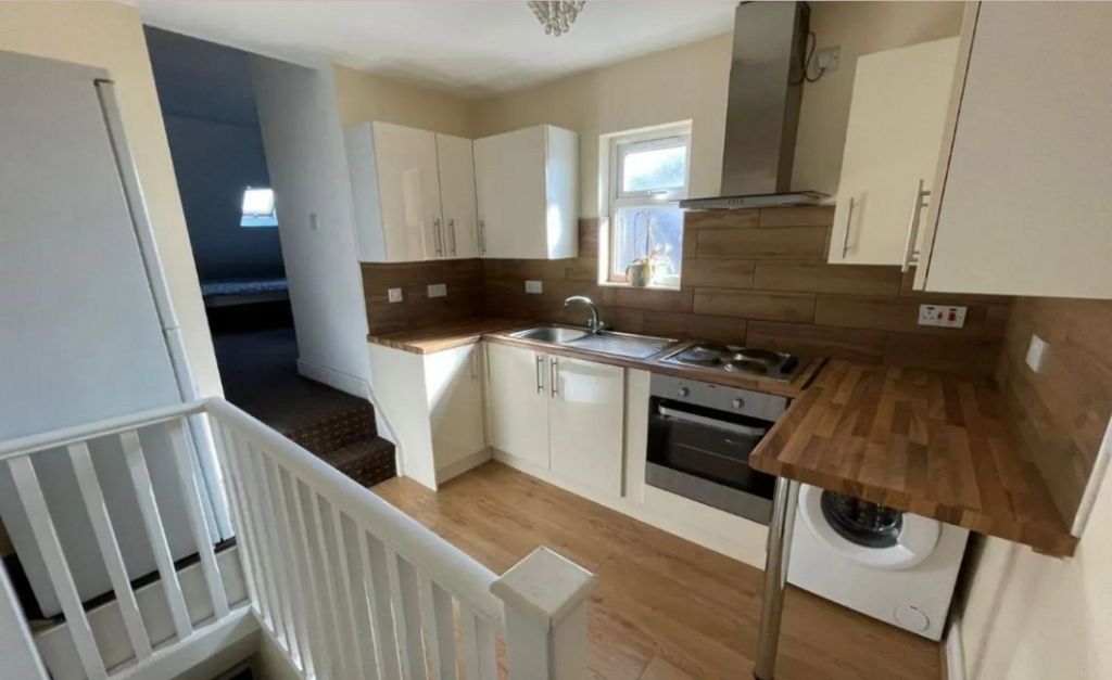 Property photo 1 of 5