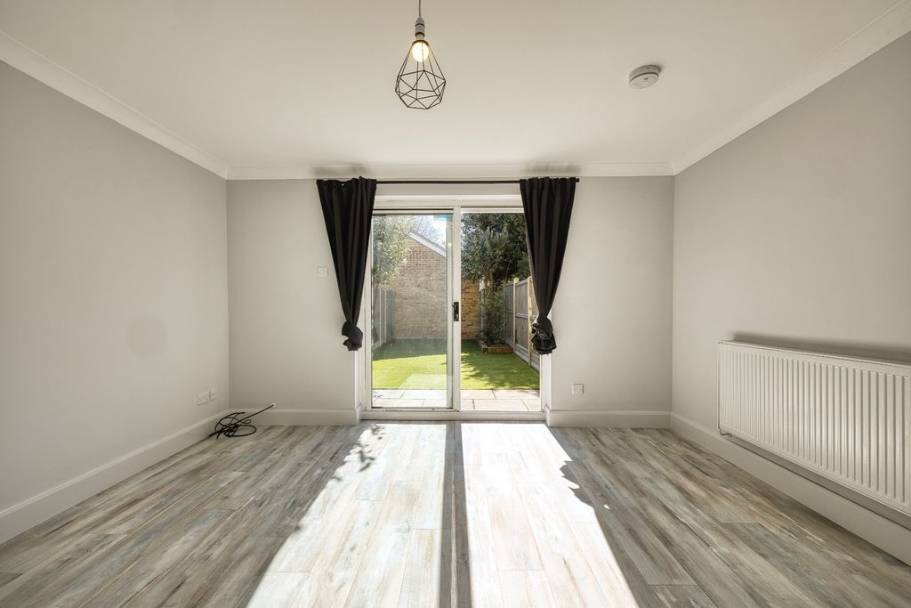 Property photo 3 of 10 Picture 3