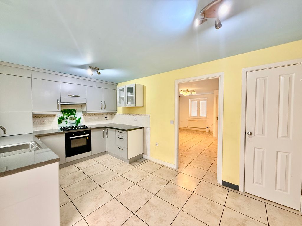 Property photo 2 of 19 Image