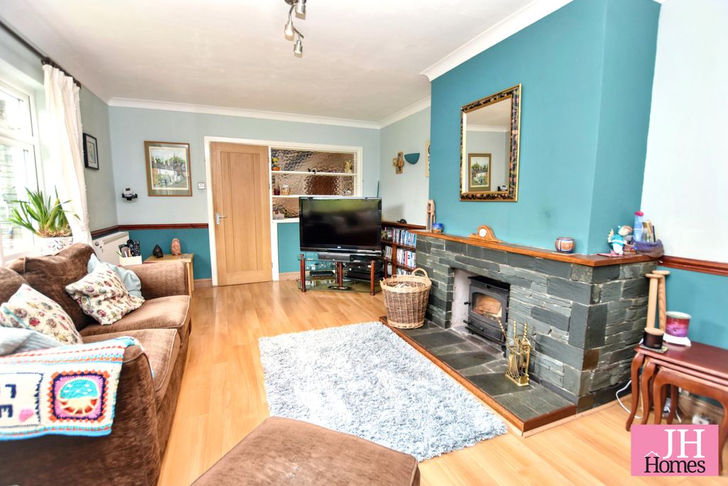 Property photo 2 of 27