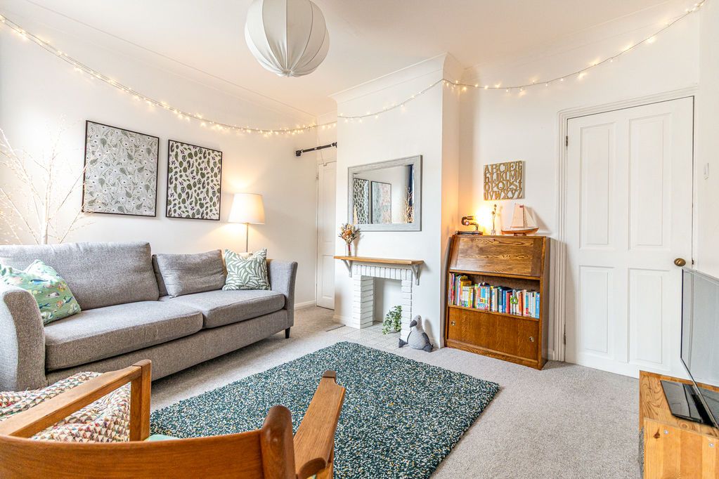 Property photo 2 of 34 .