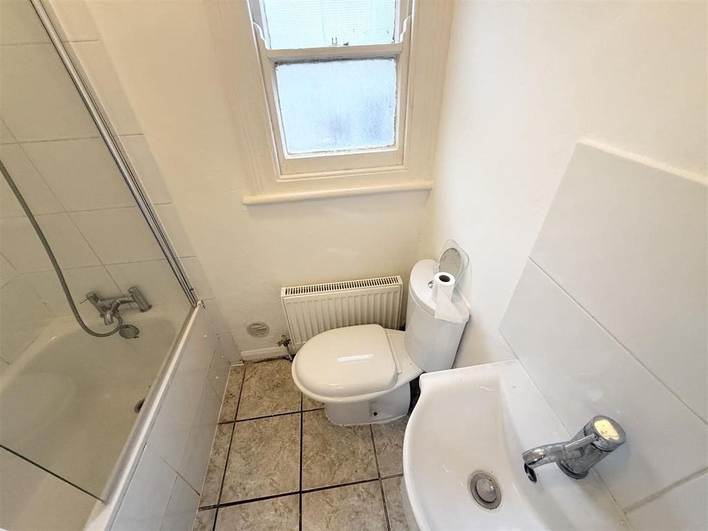 Property photo 3 of 6 Bath.Jpeg