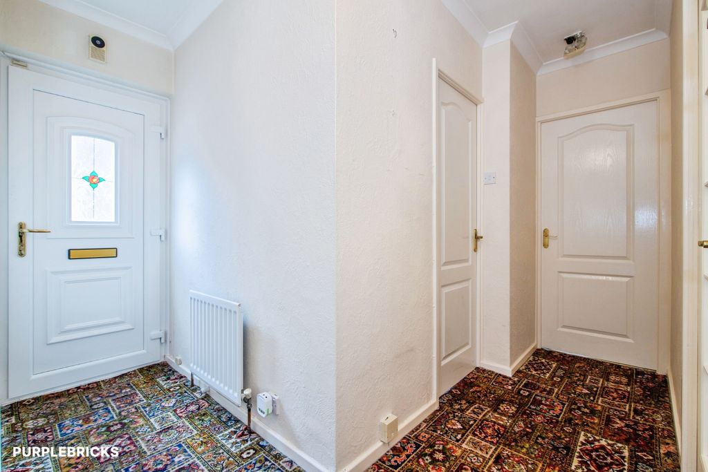 Property photo 3 of 18 Hallway
