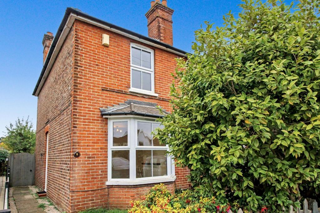 Property photo 1 of 10 Front (Exterior)