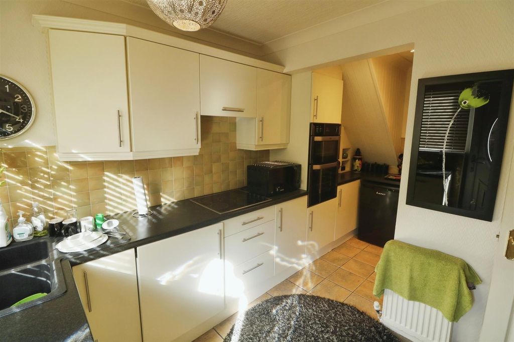 Property photo 3 of 13 Kitchen