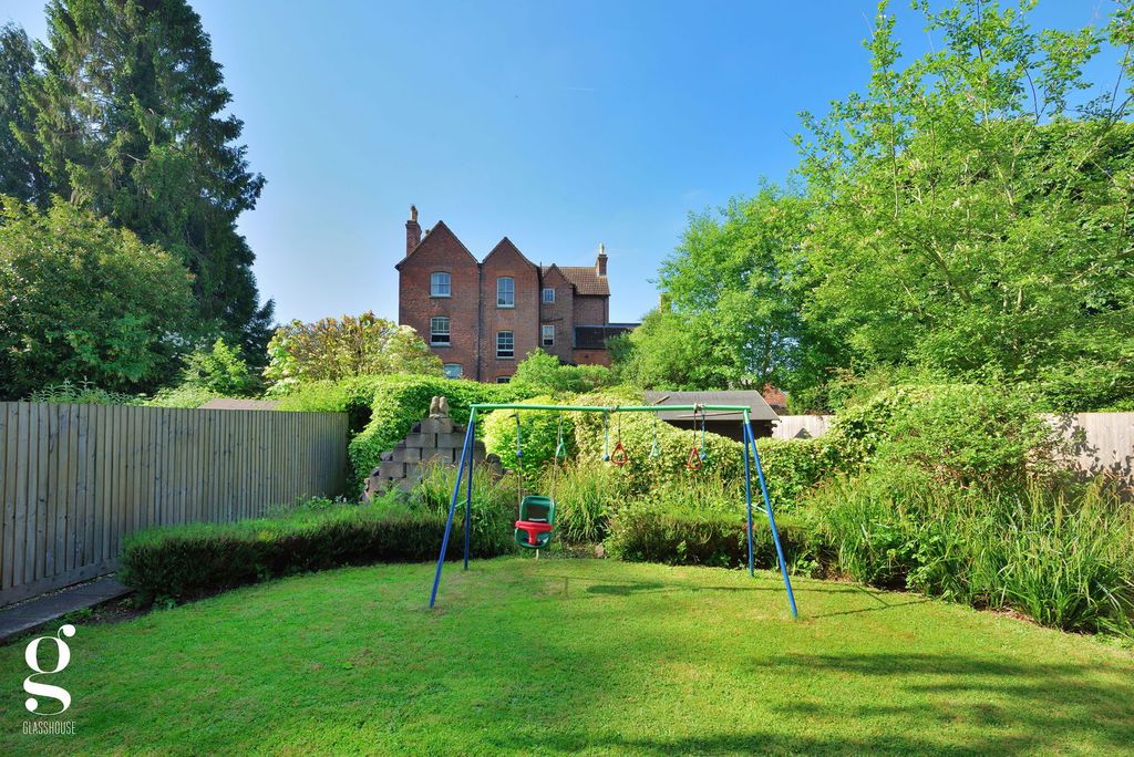 Property photo 2 of 33