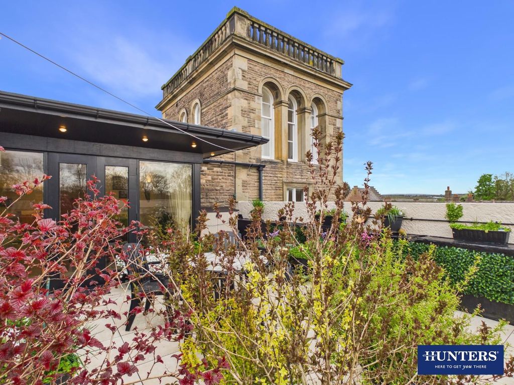 Property photo 2 of 36 Roof Terrace