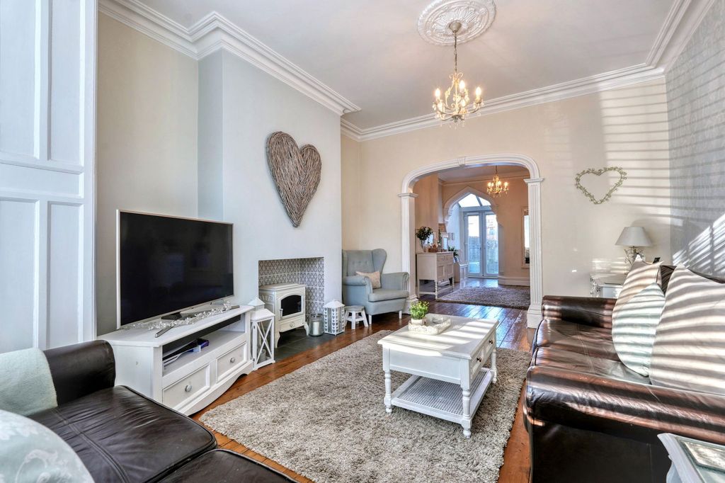 Property photo 3 of 24