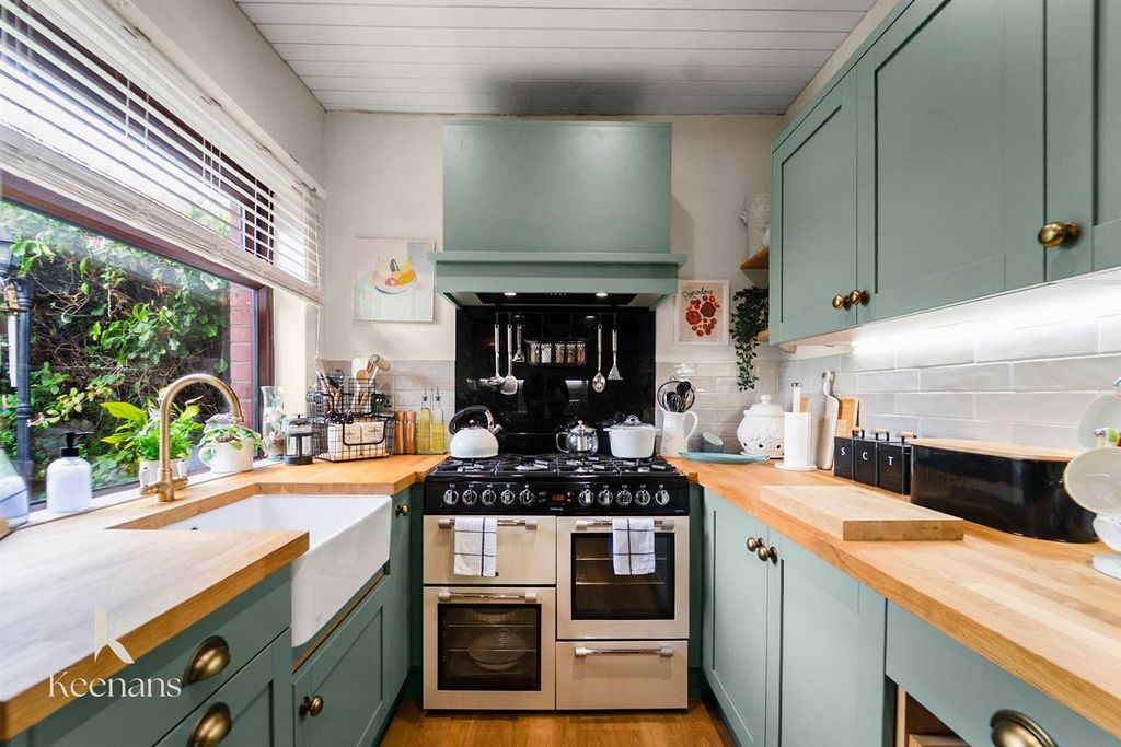 Property photo 2 of 44 Rochdale Road-05.Jpg
