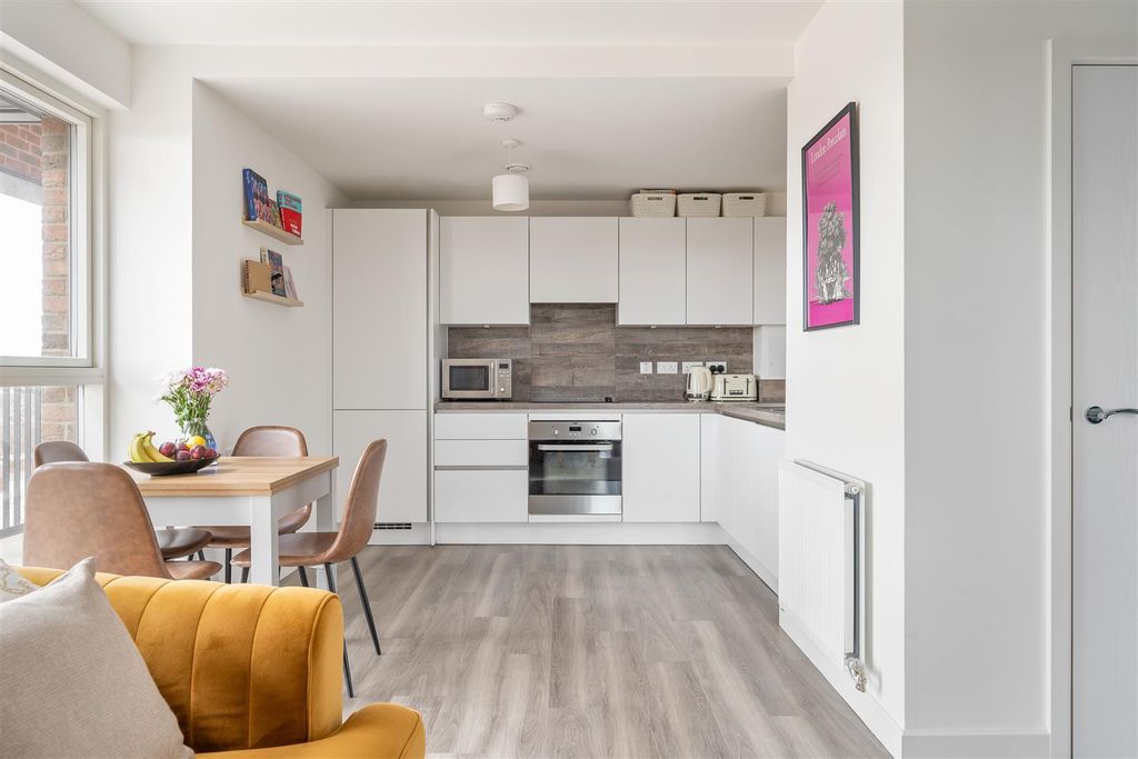 Property photo 3 of 29 Ron Leighton Way, E6