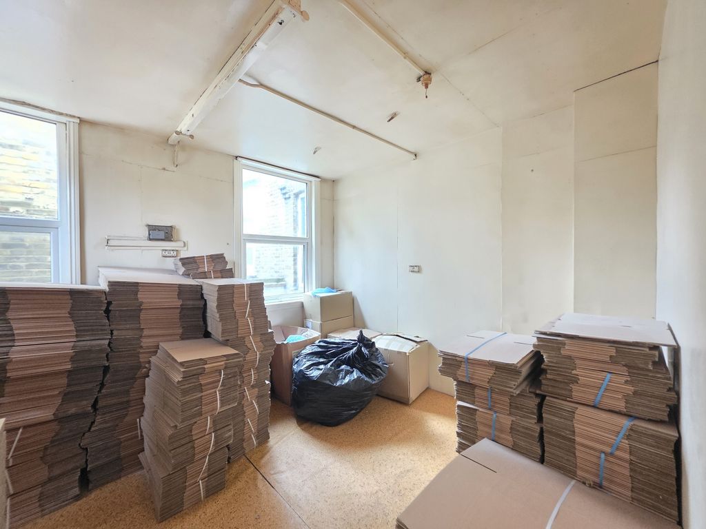 Property photo 3 of 31 Photo 2