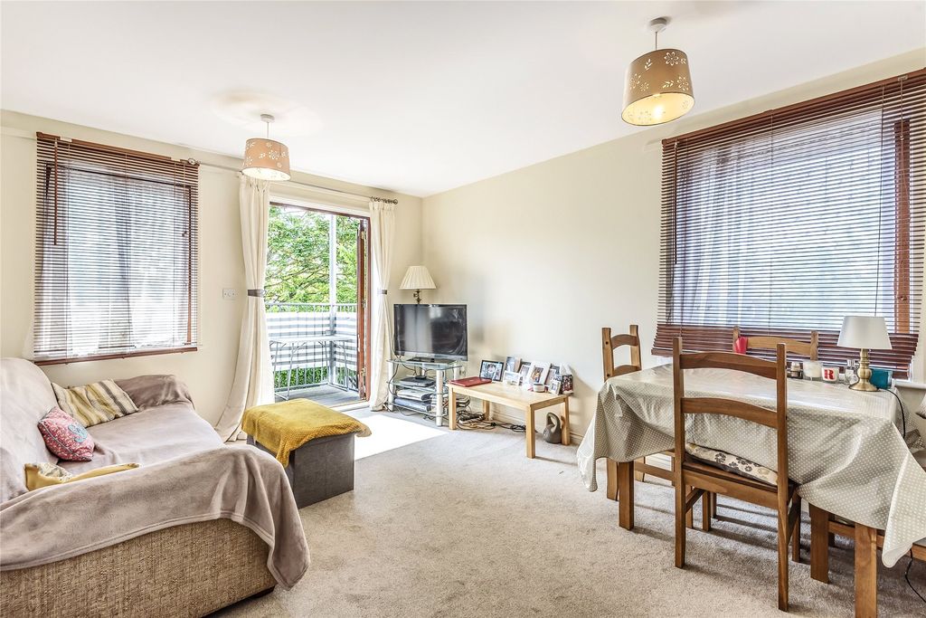 Property photo 3 of 6 Living Area