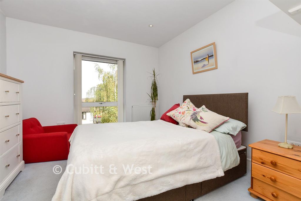 Property photo 3 of 11 Bedroom 1