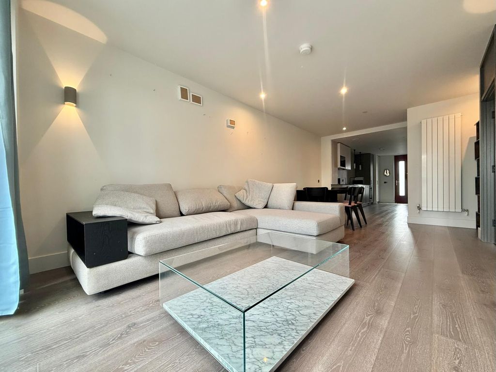 Property photo 1 of 12 Two Bedroom Penthouse To Rent