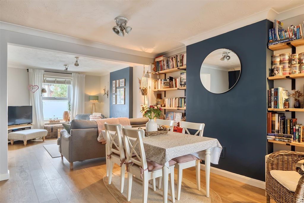 Property photo 2 of 16 Dining Room