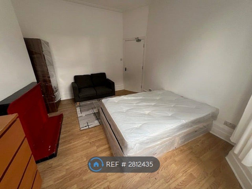 Property photo 2 of 12 Massive Room