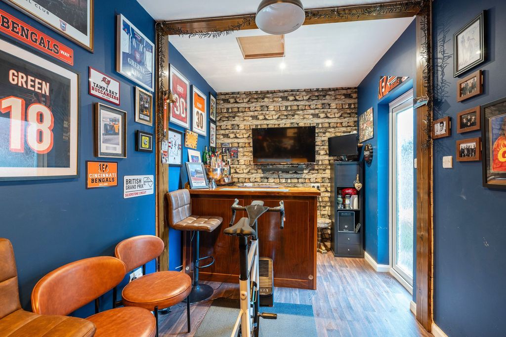 Property photo 3 of 22