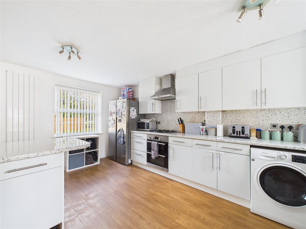 Property photo 2 of 15 Cam03303G0-Pr0256-Still014.Jpg