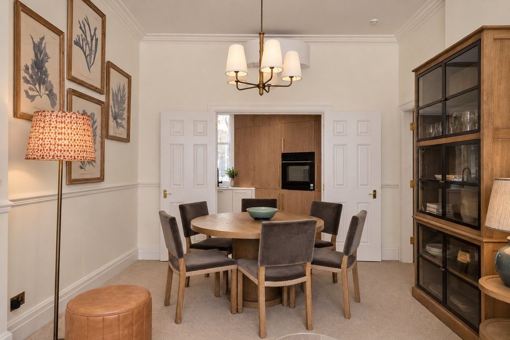Property photo 3 of 10 Dining