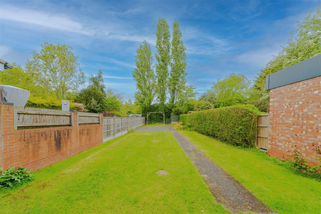 Property photo 3 of 25 Garden