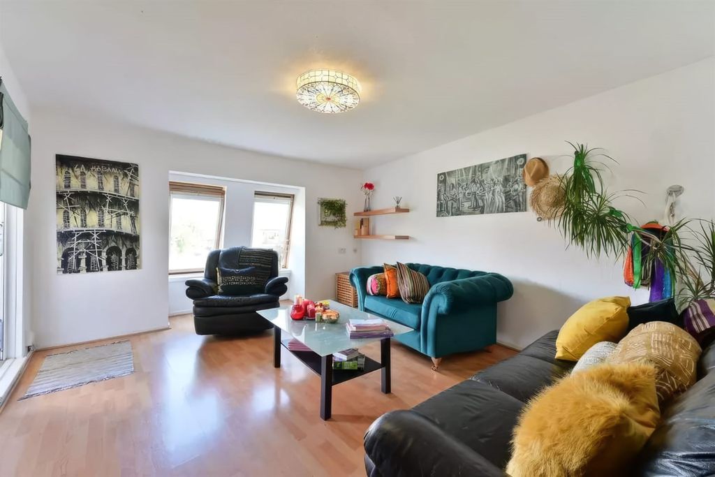 Property photo 2 of 11 Living Area