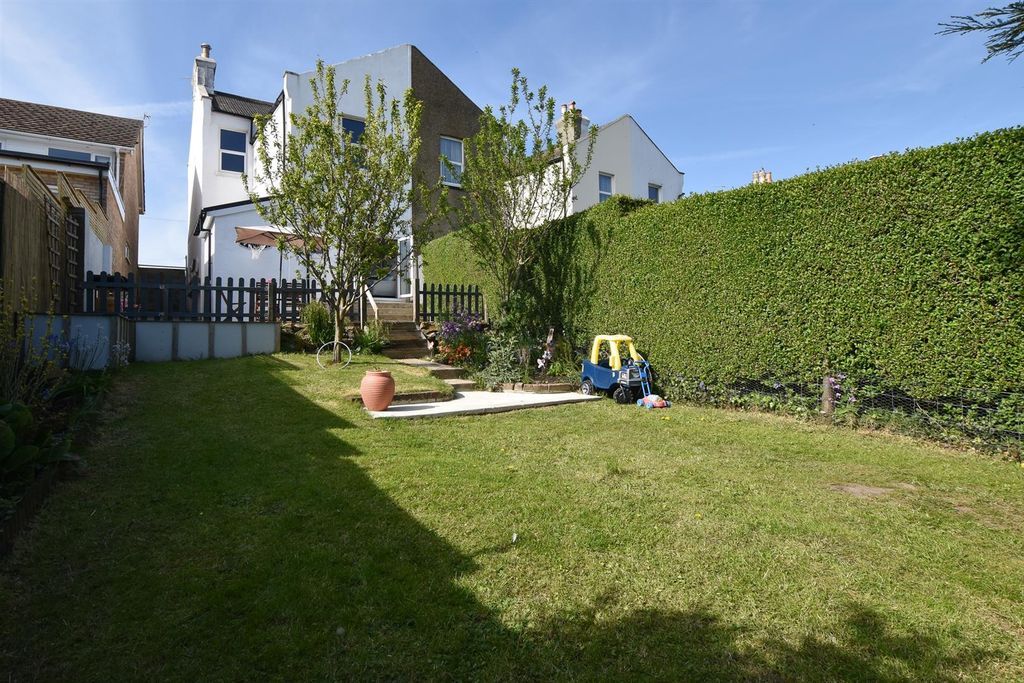 Property photo 1 of 22 Garden