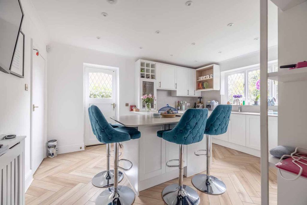 Property photo 3 of 21