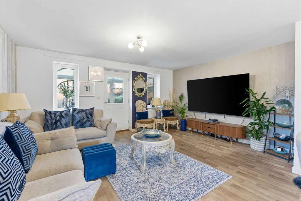 Property photo 2 of 22