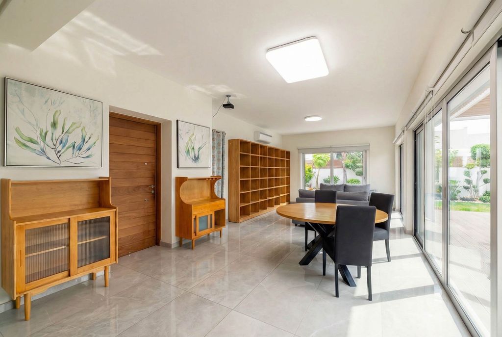 Property photo 2 of 30