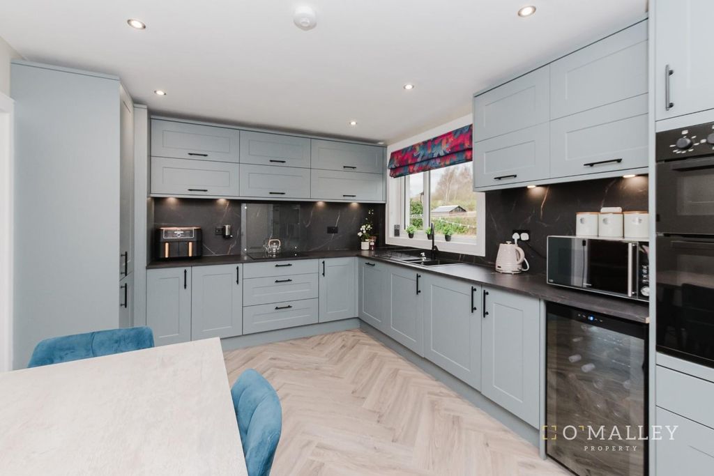 Property photo 2 of 16 Kitchen