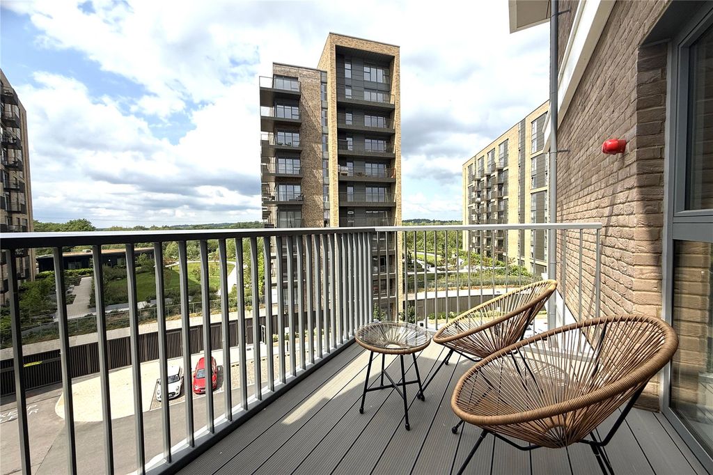 Property photo 3 of 7 Balcony