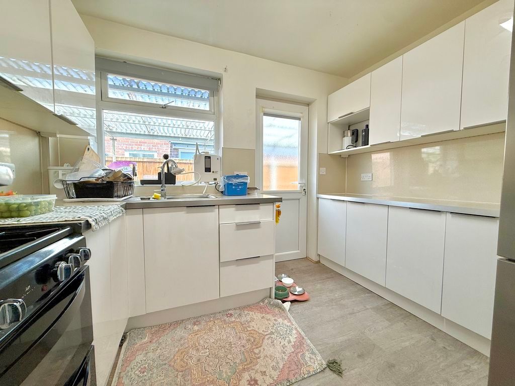 Property photo 3 of 16 Kitchen