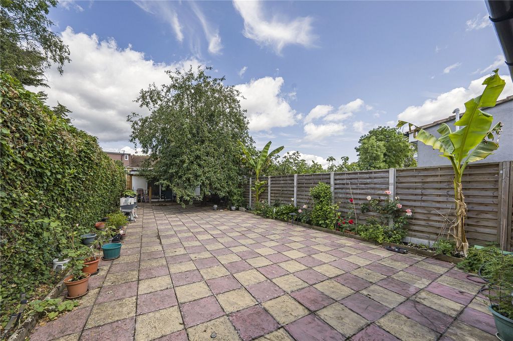 Property photo 2 of 11 Garden