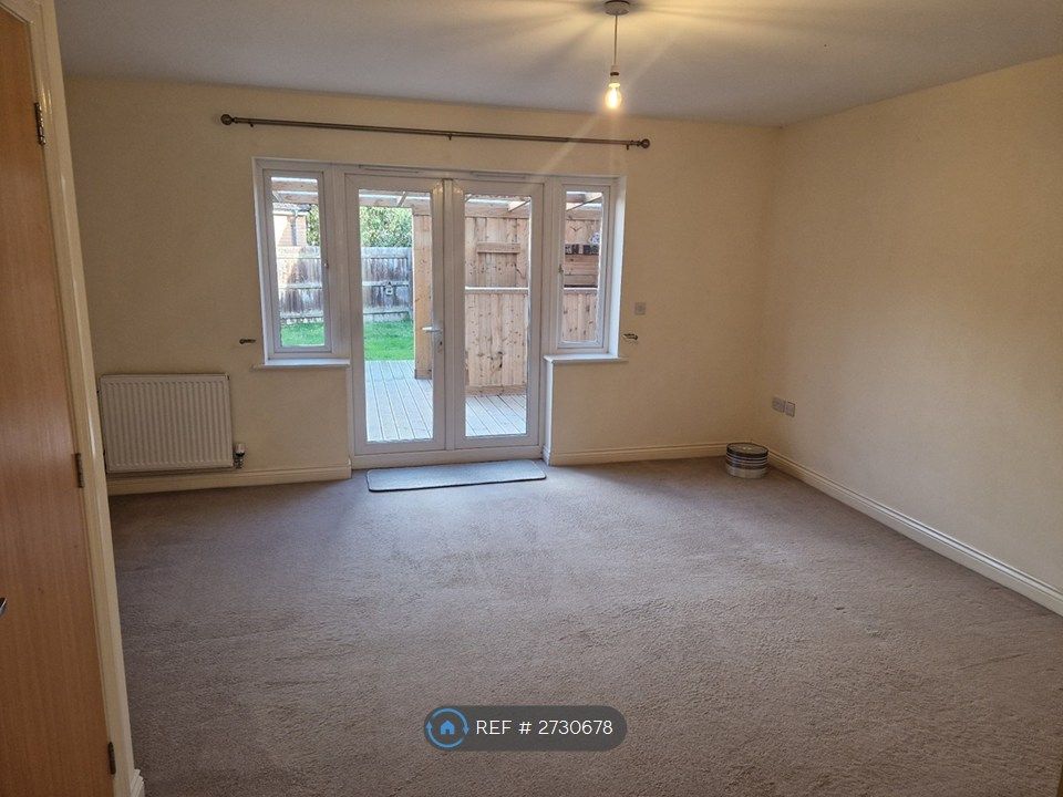 Property photo 3 of 9 Lounge