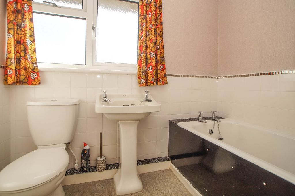 Property photo 3 of 22 Bathroom