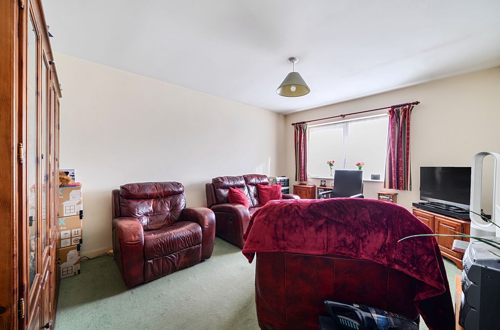 Property photo 2 of 8