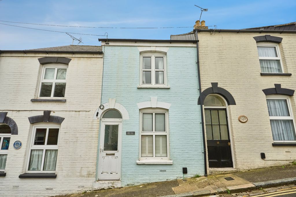 Property photo 3 of 11 Front
